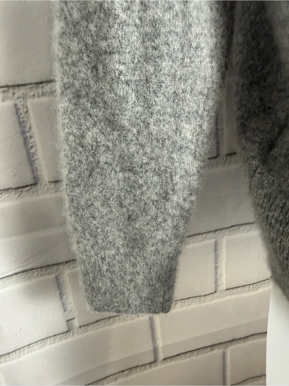 Quince 100% Mongolian Cashmere Crewneck Sweater Gray Size M Soft Luxury Knit